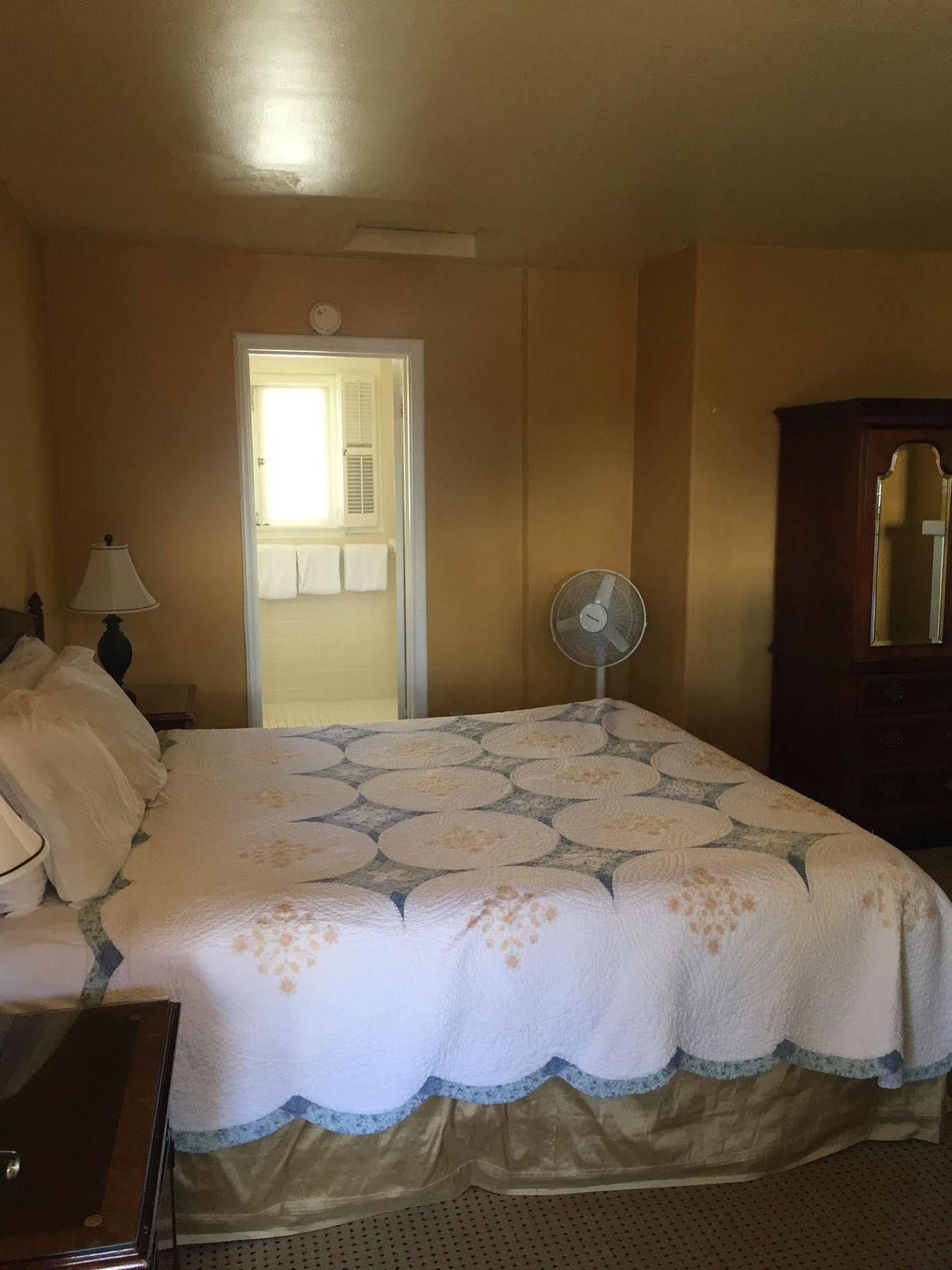 Carmel Wayfarer Inn Екстериор снимка